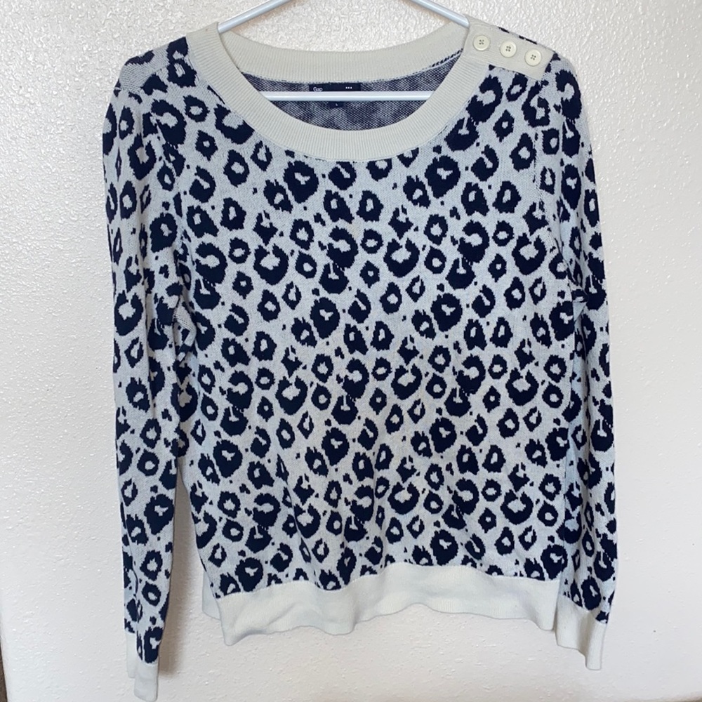 Gap sweater